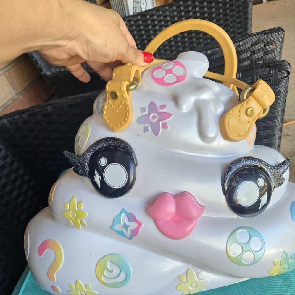 Poopsie Puitton Emoji Bag (no slime) - Picture 2 of 5